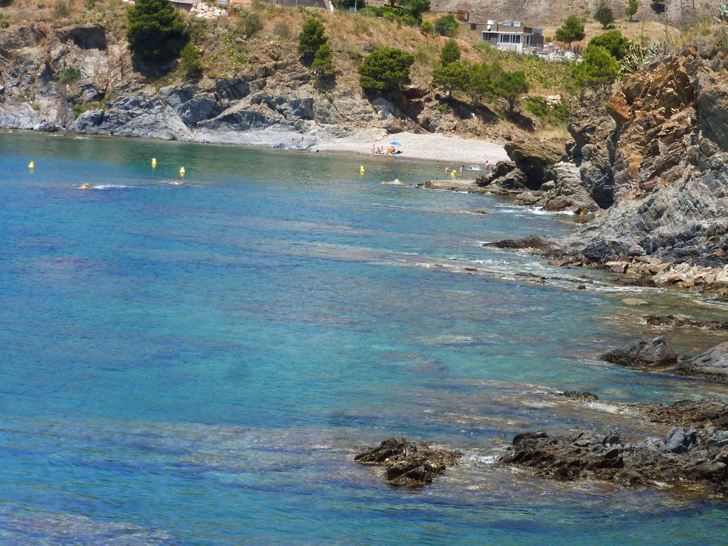 Apartment Rovellada Platja Colera Rom bilde